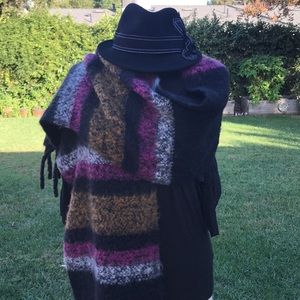 SOLD! NWT Scarf / Wrap black - multicolored